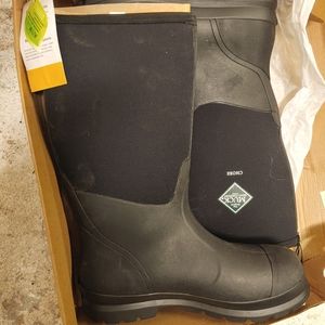 Men's Muck Boots size 12, never worn